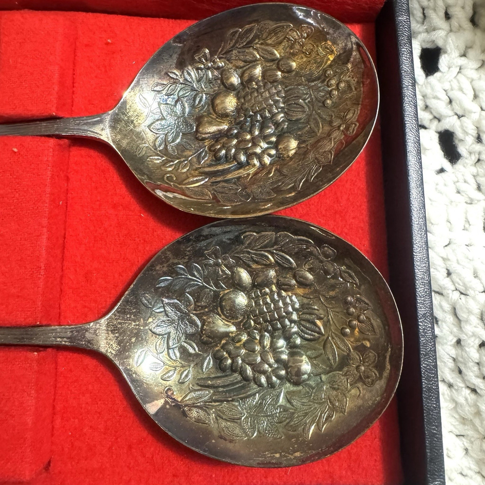 Vtg Set Of 2 Sheffield England 24k Gold Plated Serving Spoons Original Case EPNS - Picture 3 of 12